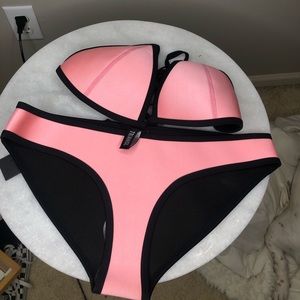 Triangl Chloe Bikini Coral Top-L, Bottom-M w bag